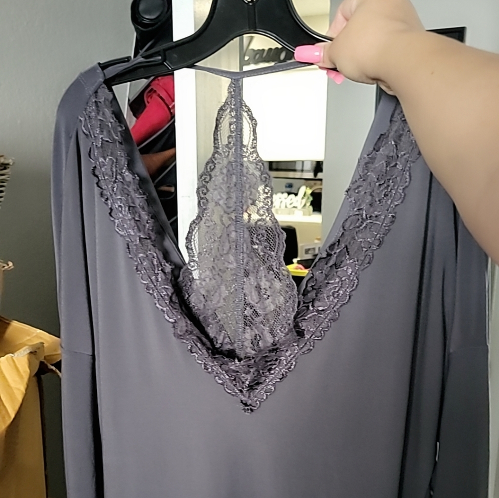 Gray top - Picture 2 of 4